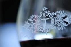 trisaetum crest on wine glass
